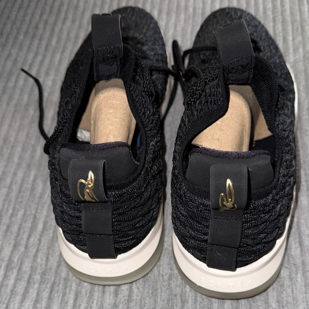 Nike LeBron 15 Low in the Black/Metallic Gold/Phantom colorway. - Picture 3 of 5